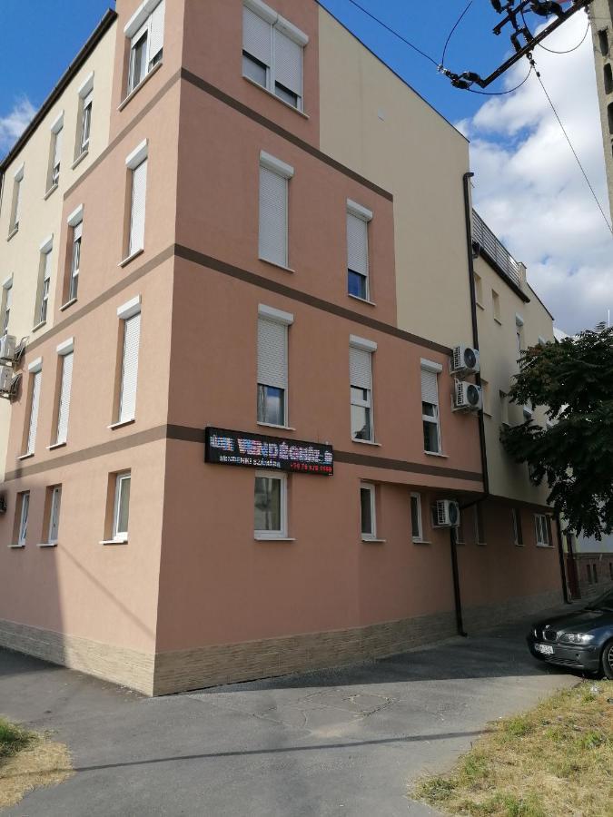 Edes Alom Guesthouse Сегед Экстерьер фото