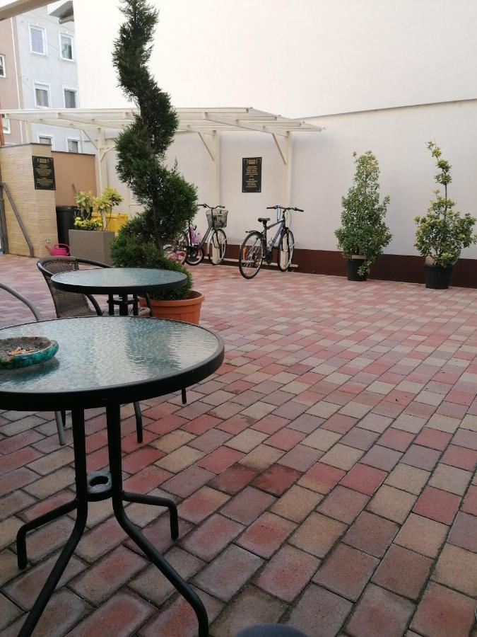 Edes Alom Guesthouse Сегед Экстерьер фото